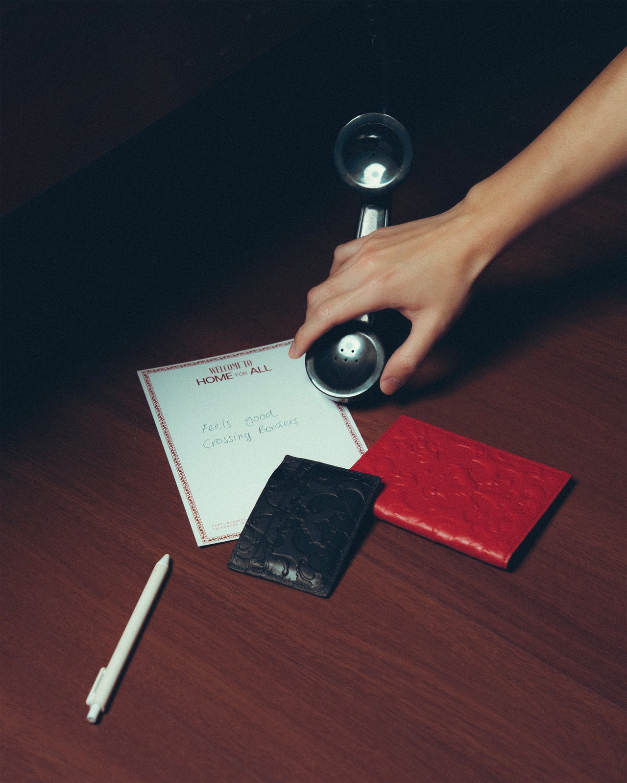 MONUMENT STAMP CARD HOLDER BLACK