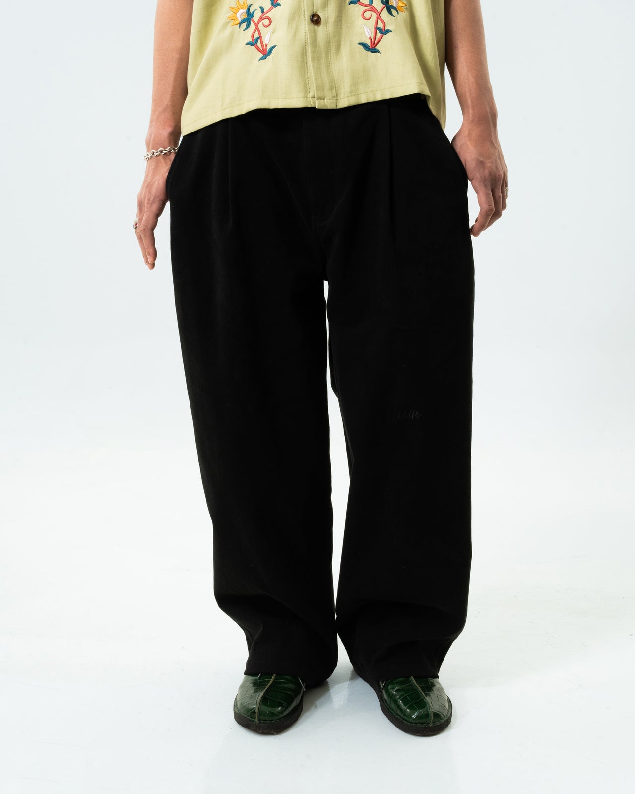 LESS FANCY PLEATED PANTS BLACK